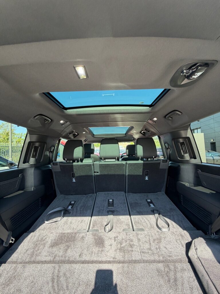 Land Rover Defender 130 8 Seater