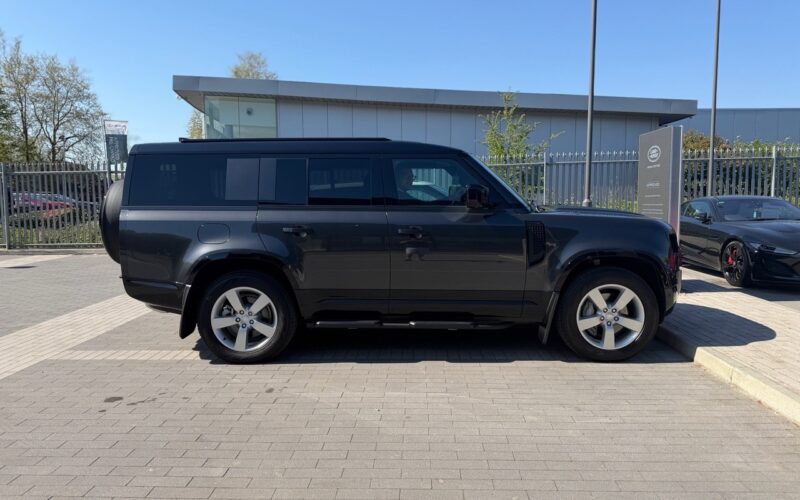 Land Rover Defender 130 8 Seater